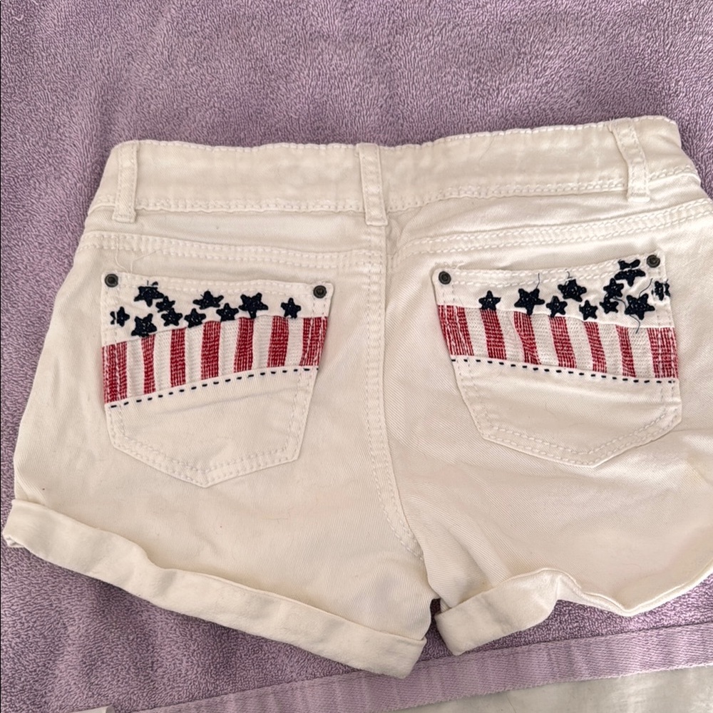 Women's Cream Shorts